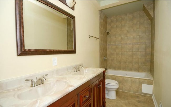 Building Photo - 2326 E Fayette St