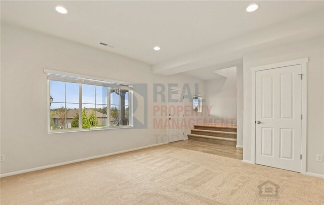 Building Photo - Beautiful 4-Bedroom Home Featuring Open Layout & Stainless Appliances!!