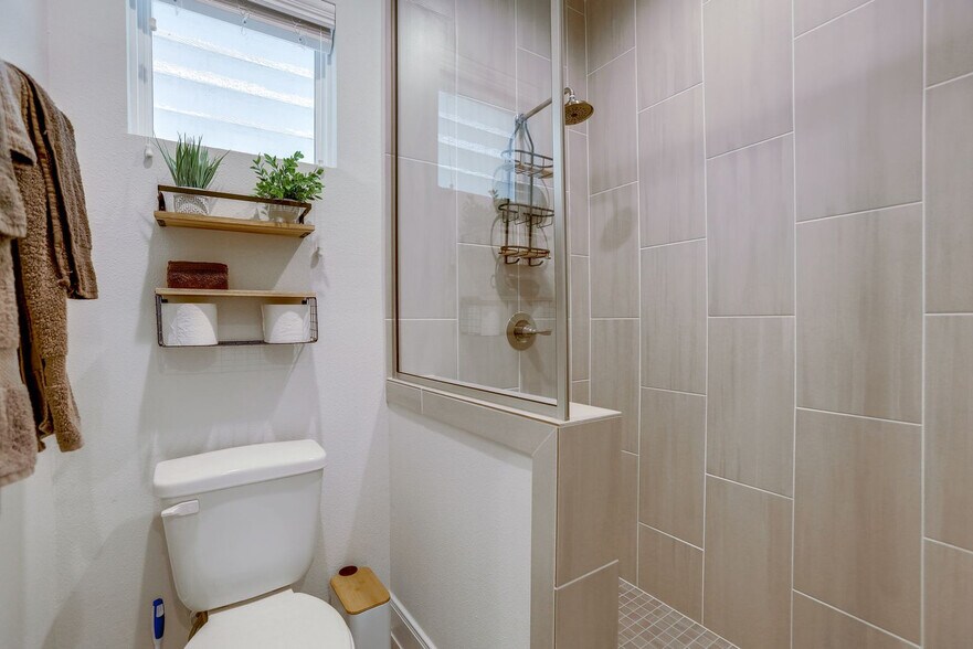 Building Photo - 2716 Grand Fountains Dr