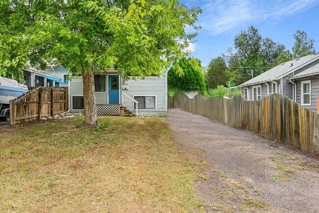 Building Photo - $2,445, 4 bed, 2.5 bath, located in Englewood