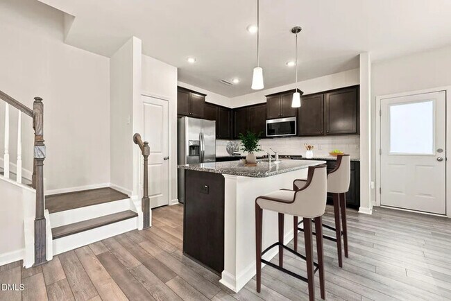 Building Photo - Lease OR Lease to Own