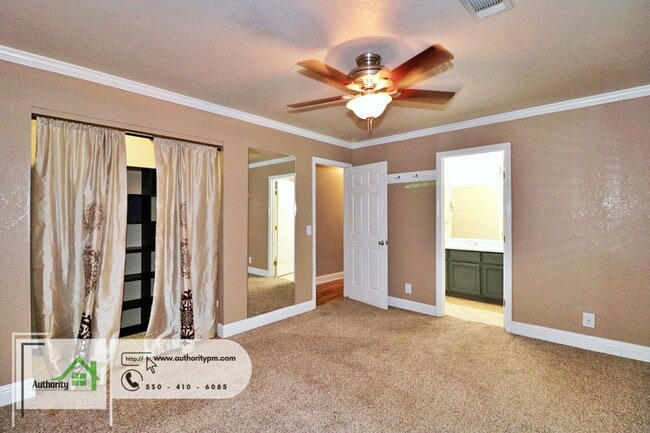 Building Photo - 1947 Mary Lake Dr