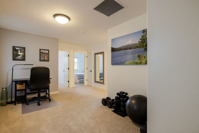 Building Photo - Charming Redmond Craftsman Retreat – Stylish 3-Bed, 3-Bath Home with Community Amenities