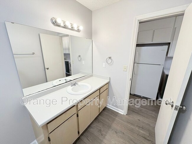 Building Photo - 212 Pelican Ln