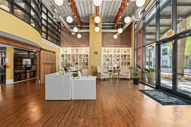 Building Photo - 911 N Orange Ave