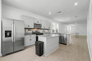 Building Photo - 511 Louis Ln