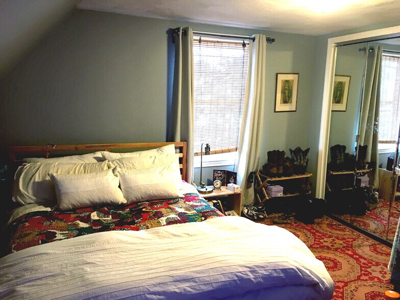 Building Photo - 35 Derby St