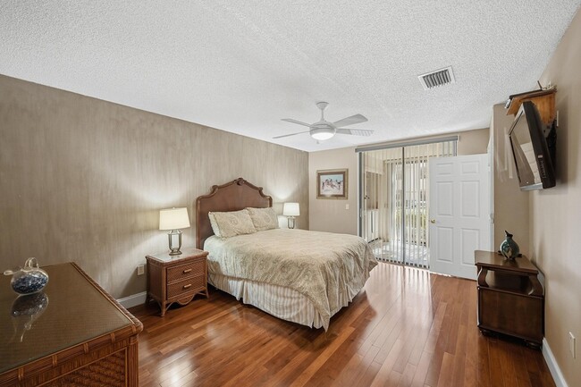 Building Photo - 5187 Europa Dr