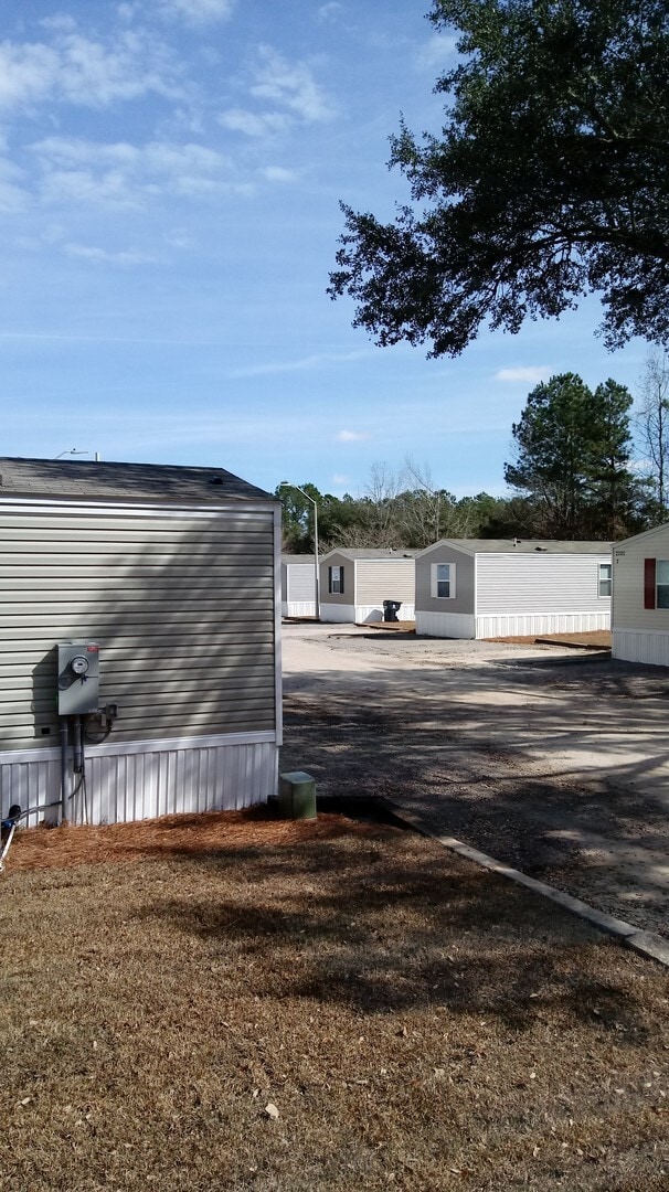 Building Photo - Lovely 2 Bedroom Home in New Home Communit...