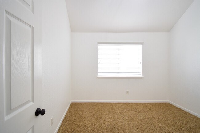Building Photo - 34 S Rambling Ridge Pl