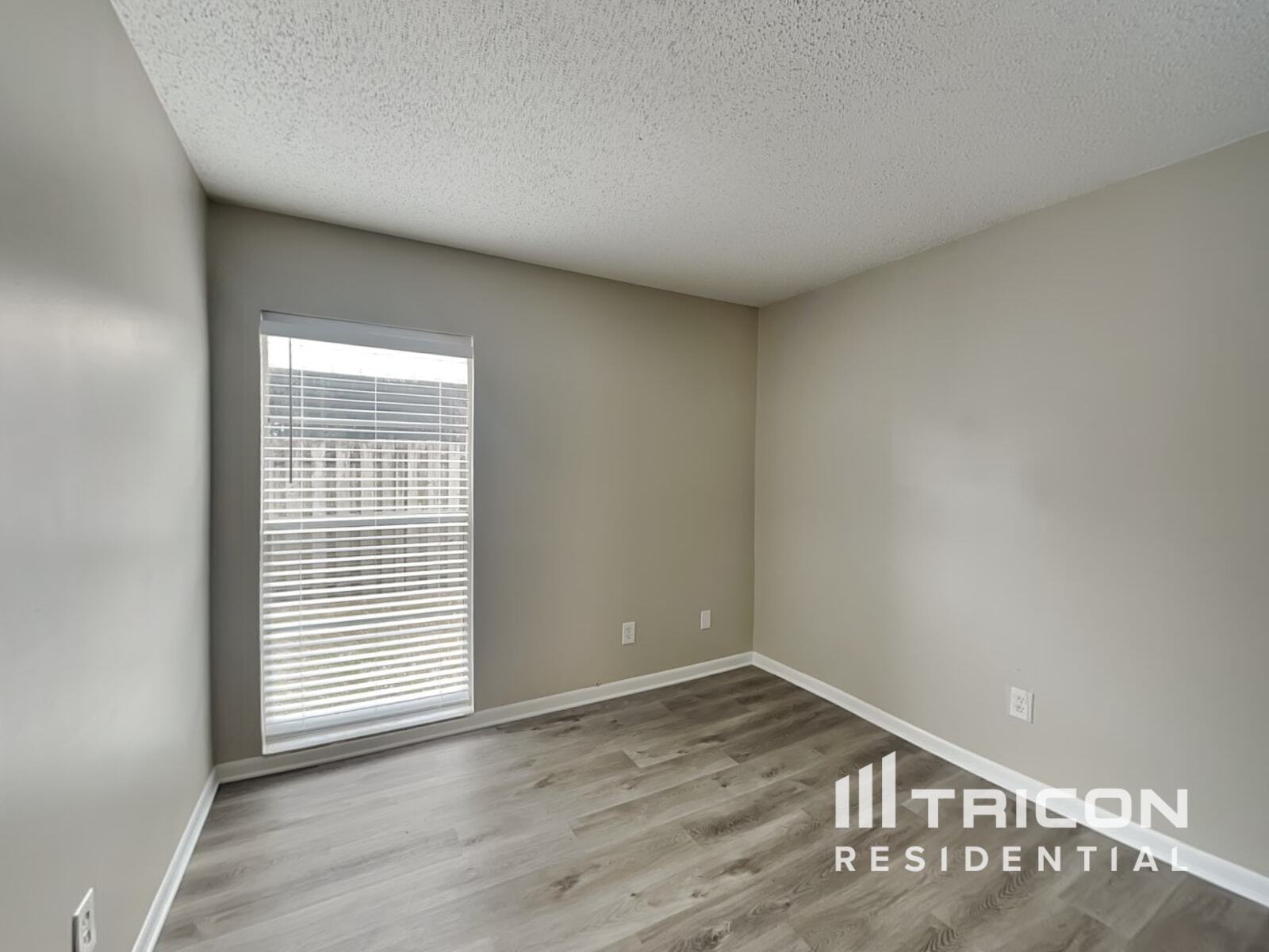 Building Photo - 405 Silver Hill Dr