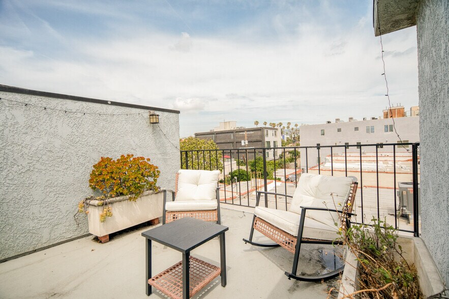 Building Photo - 839 S Holt Ave