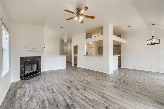 Building Photo - 607 Ranchero Rd