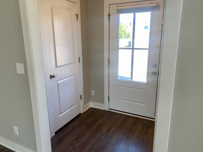Building Photo - 6842 Valley Brook Trace