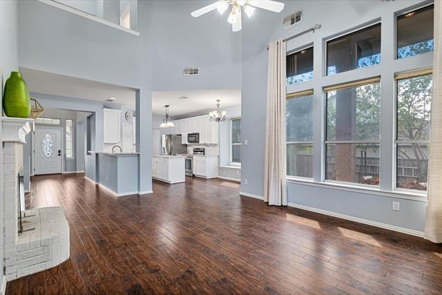 Building Photo - 931 W Cedar St