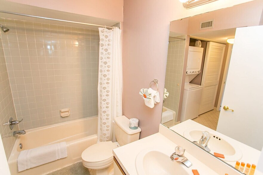 Building Photo - 210 Ocean Hibiscus Dr