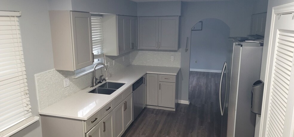 Building Photo - 7815 Pepper Pike