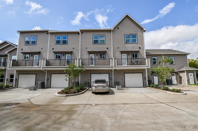 Building Photo - 5262 Ella Blvd