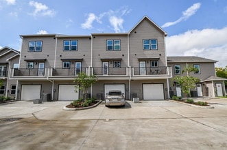 Building Photo - 5262 Ella Blvd