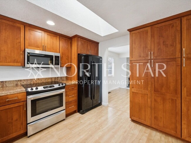 Building Photo - Beautifully Maintained Single-Level Home w...