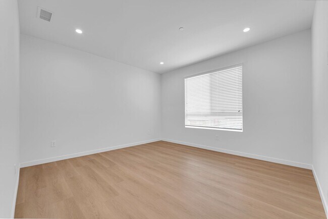 Building Photo - Modern Brand new 5-Bedroom Home for Lease ...