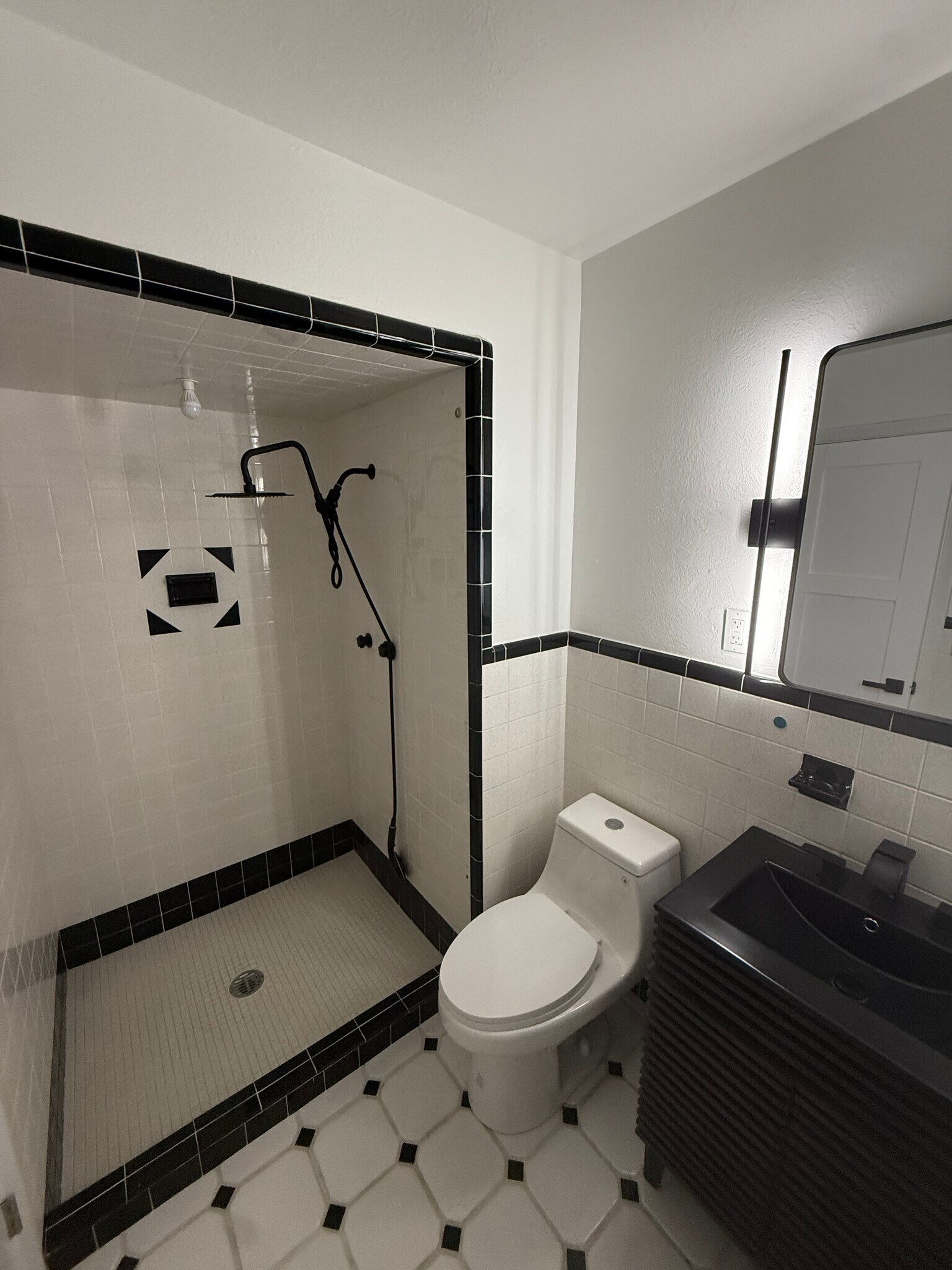 Building Photo - 1184 Milano Dr