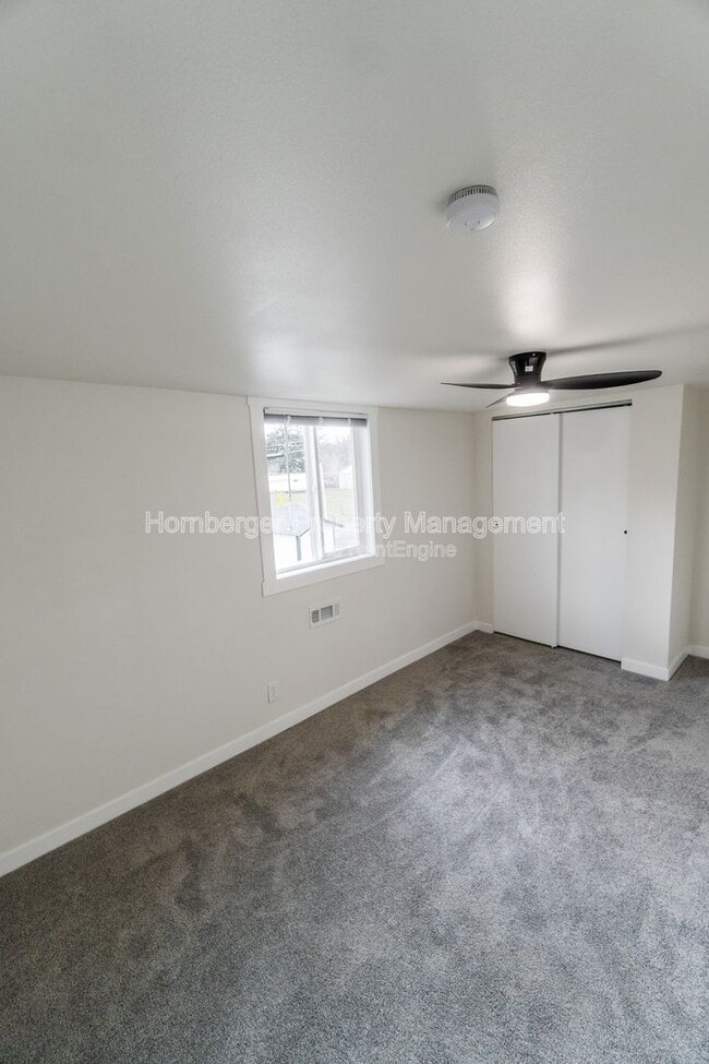 Building Photo - 1909 S Garden Springs Rd