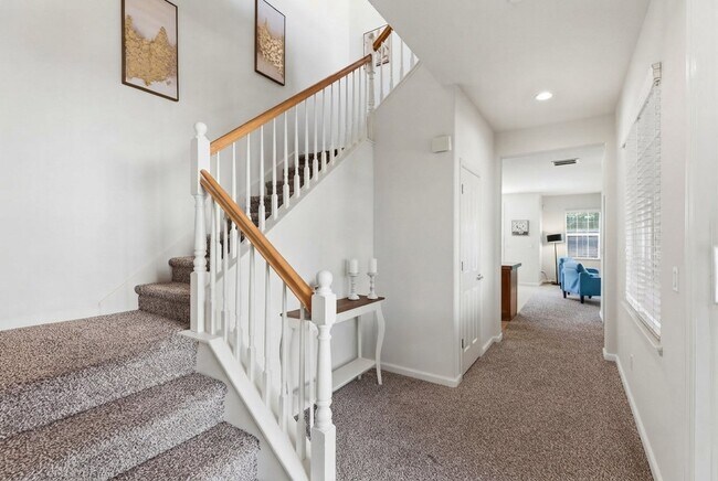 Building Photo - 24 E Heritage Dr