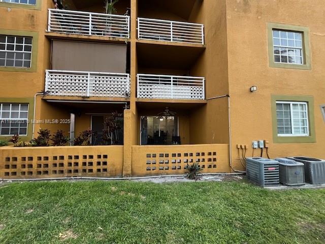 Building Photo - 9715 Fontainebleau Blvd
