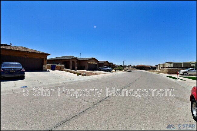 Building Photo - 3741 Loma Adriana