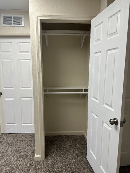 Building Photo - 921 Main St