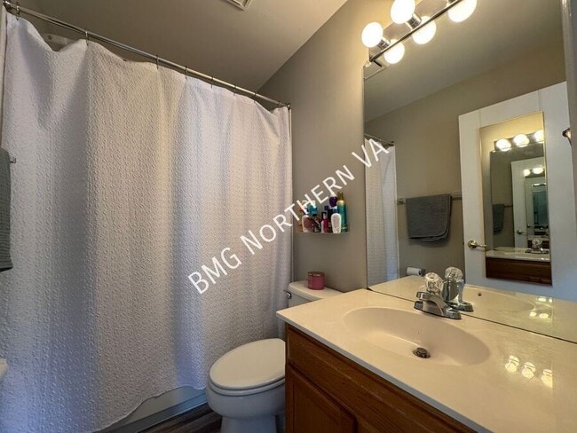 Building Photo - 301 Bridle Crest Square NE