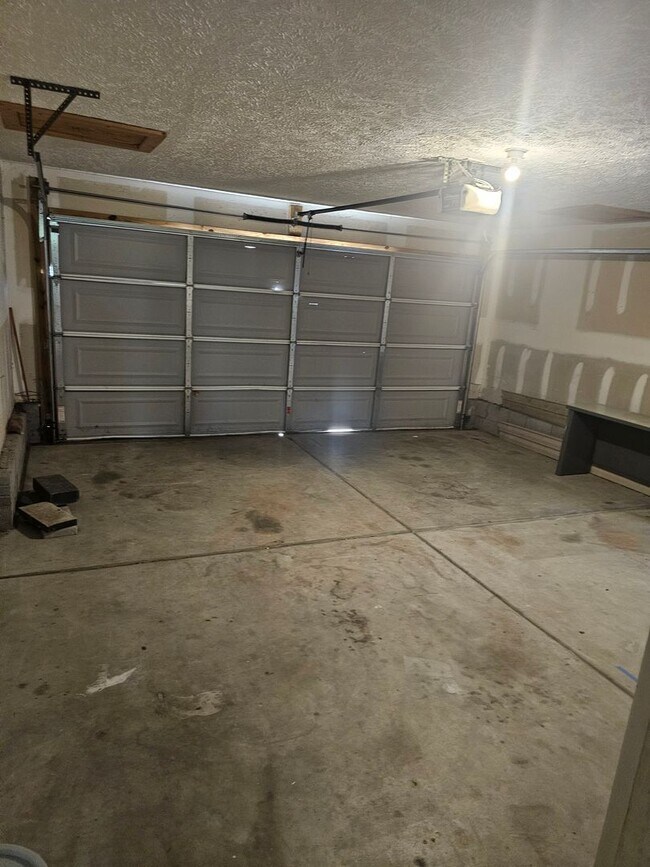 Building Photo - 44 Ginkgo Ct
