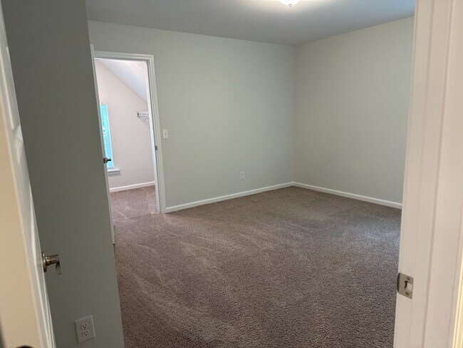 Building Photo - 5029 Castleoak Dr