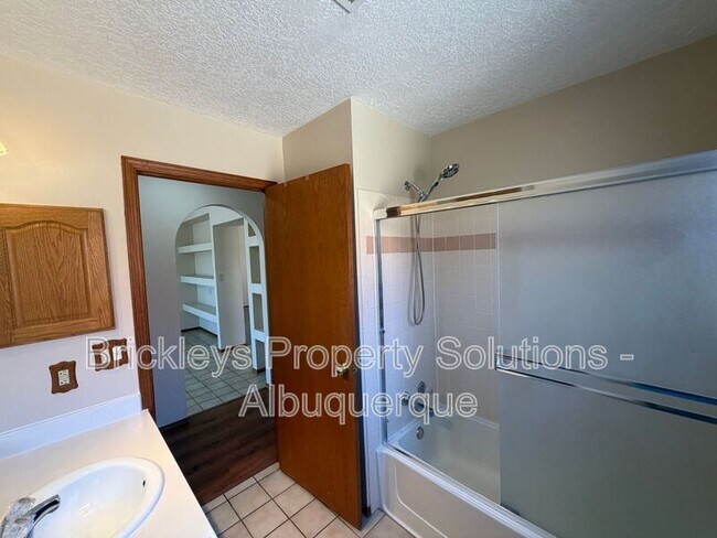 Building Photo - 7281 Spruce Mountain Loop NE
