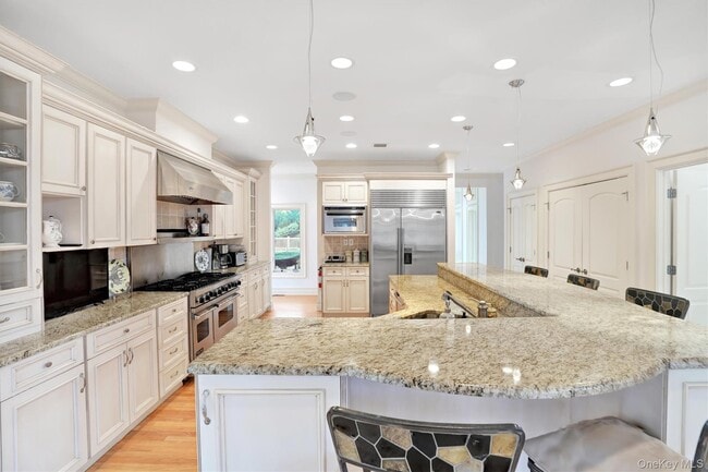 Building Photo - 605 Dune Rd