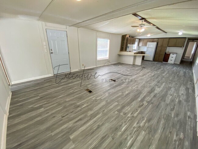 Building Photo - 307 N Kinney Ave