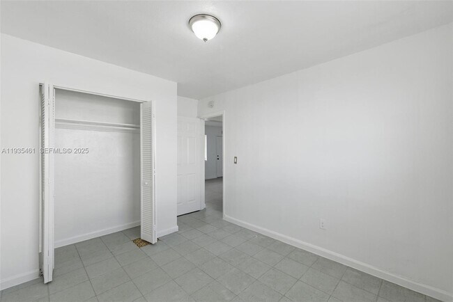 Building Photo - 126 SW 18th Ave