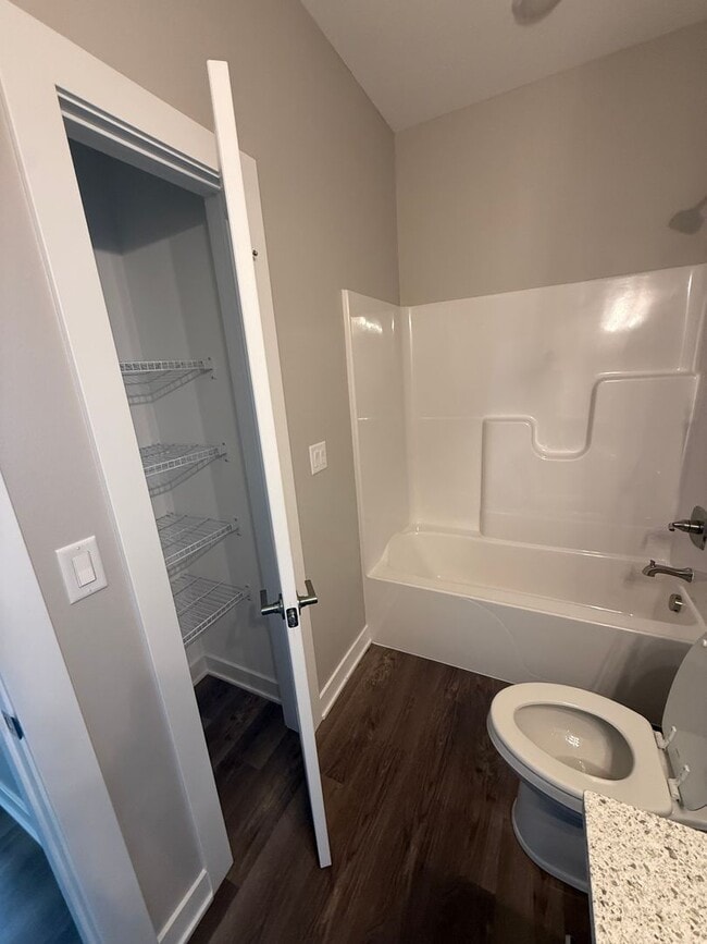 Building Photo - Spacious home in a desirable neighborhood