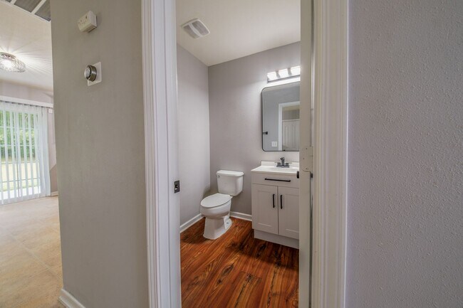 Building Photo - 1301 Waldridge Ct