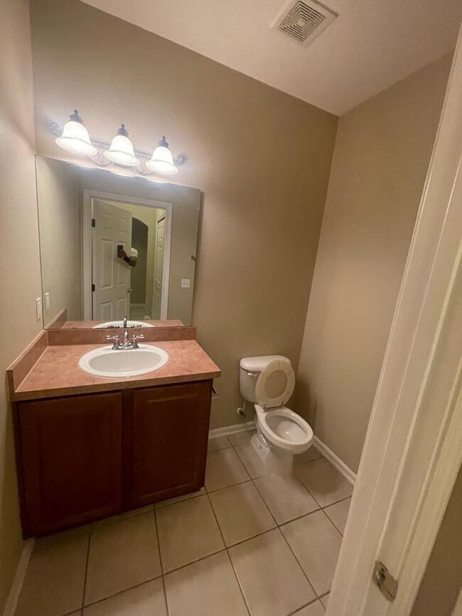 Building Photo - MOVE IN SPECIAL!!!   3 BEDROOM 2 BATHS JAC...