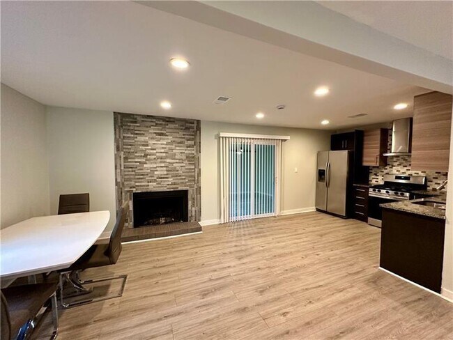 Building Photo - 1258 Creekside Ct