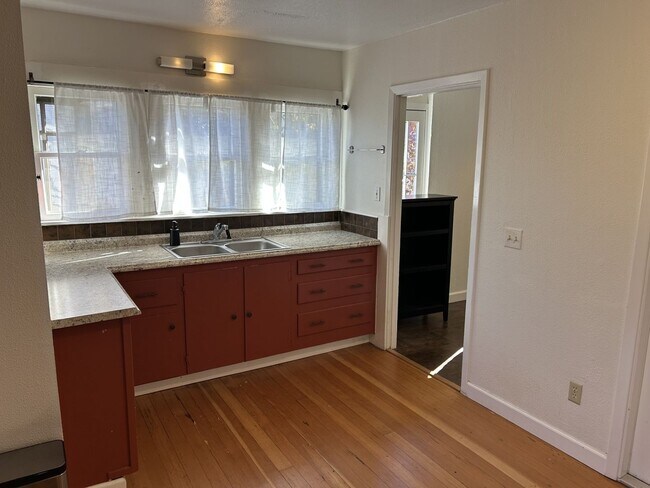 Building Photo - Lovely 1 Bedroom, 1 Bathroom Unit with Office in West Petaluma