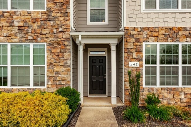 Building Photo - 342 Manor Row