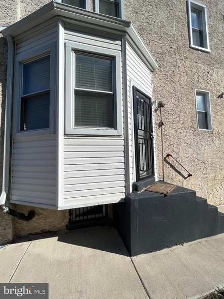 Building Photo - 933-35-935 Belmont Ave