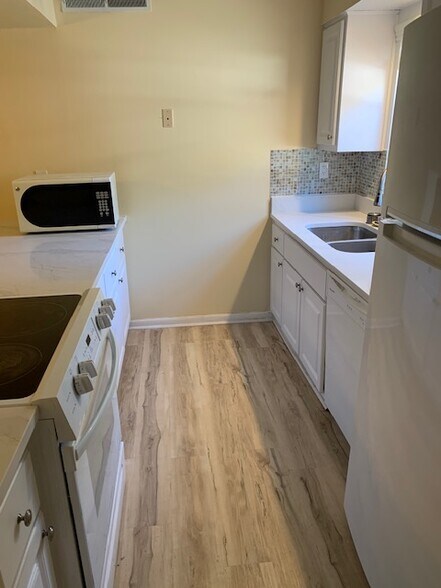 Building Photo - 1950 Paine Ave