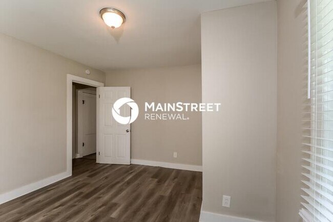 Building Photo - 4 Bedroom Pet-Friendly Home in CRYSTAL CITY, MO with Main Street Renewal
