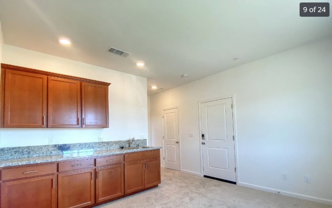 Building Photo - 917 Somerset Way