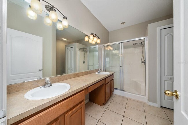 Building Photo - 607 Hacienda Cir