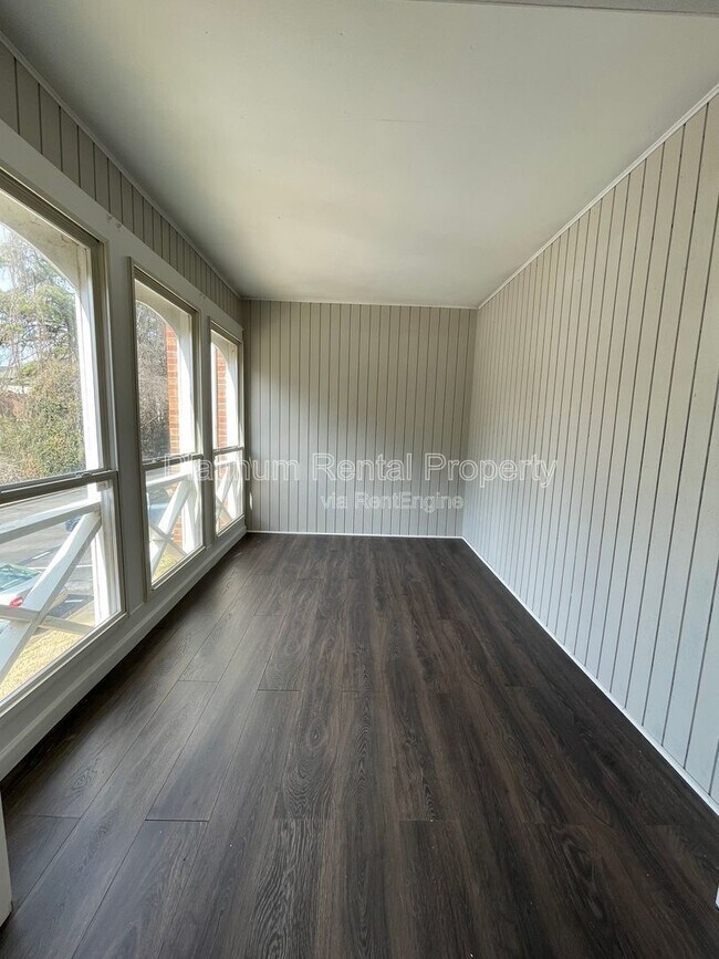 Building Photo - 1166 Booth Rd